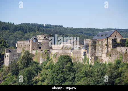 Mittelalterliche Burg von Bouillon, der in den belgischen Ardennen in der Nähe von Fluss Semois Stockfoto