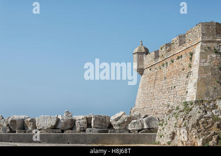 Peniche Stadtmauer am Atlantik, Portugal Stockfoto