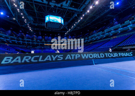 London, UK. 12. November 2016. Dominic Thiem (AUT), Marin Cilic (CRO), Gael Monfils (FRA), Stanislas Wawrinka (SWI) und Bob und Mike Bryan (USA) haben Praxis in einer leeren O2 Arena am Vortag das ATP-Finale starten. © Alberto Pezzali/Pacific Press/Alamy Live-Nachrichten Stockfoto