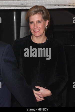 Die Gräfin von Wessex kommt bei der jährlichen Royal Festival der Erinnerung in der Royal Albert Hall in London. Stockfoto