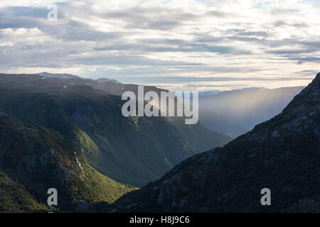 Valley an der County Road 55, Gebirgspass Straße in Norwegen Stockfoto