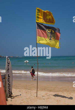 Deutsche Surfschule in Sri Lanka Stockfoto