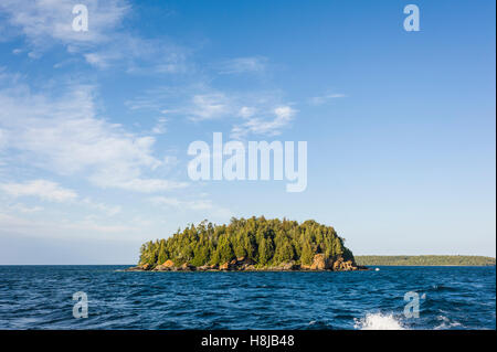 Malerische Ansichten der Georgian Bay ist der nordöstliche Arm des Lake Huron, in Ontario. Es zeichnet sich durch robuste Grundgestein und Weymouthskiefer Wälder im Norden und Süden Sandstrände. Bruce Peninsula National Park auf der westlichen Seite umfasst einen Teil der Bru Stockfoto