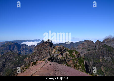 Wanderweg vom Pico Do Arieiro zum Pico Do Ruivo, Madeira Stockfoto