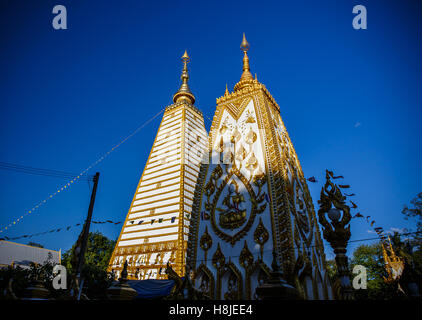 Ubon Ratchathani, Thailand - 1. Januar 2016: Thailändischer Kunst in Pagode am Phrathat Nong Bua Tempel in Ubon Ratchathani, Thailand auf J Stockfoto