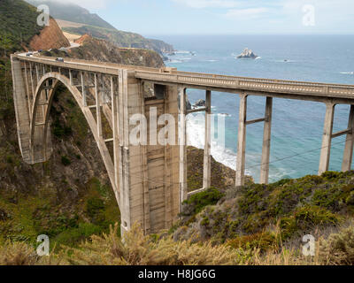 Bixby Bridge in Big Sur beiseite den Pazifischen Ozean Stockfoto