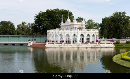 Das Devaraj-Kunlai-Tor ist ein Halbkreis Gebäude vom König den Innenhof an der Bang Pa-in Palast Verbindung Zugriff auf verwendet, Stockfoto