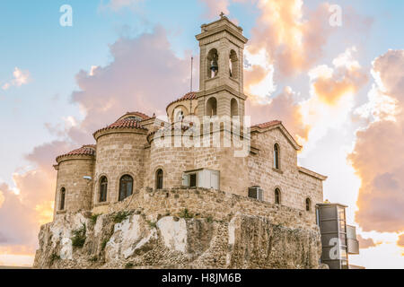 Blick auf die orthodoxe Kirche Panagia Teoskepasti siebten Jahrhundert, Paphos, Zypern. Stockfoto
