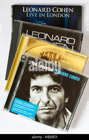 Auswahl an Leonard Cohen CDs Compact Discs - Live in London, I'm Your man, The Essential and Greatest Hits auf weißem Hintergrund Stockfoto