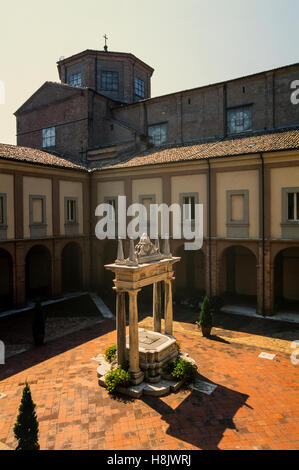 Italien Emilia Romagna Cesena Santa Maria del Monte Abbey - der große Kreuzgang Stockfoto