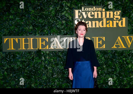 Lesley Manville Teilnahme an der The London Evening Standard Theatre Awards statt auf der Old Vic Theatre in London. Stockfoto