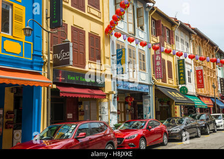 Geschäftshäusern und kleinen Ständen in Chinatown, Singapur Stockfoto