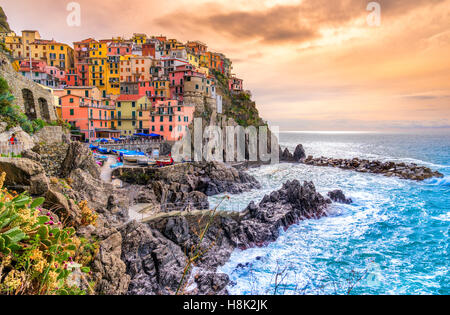 Manarola Fischerdorf, Seelandschaft in Cinque Terre Nationalpark Cinque Terre, Ligurien, Italien. Stockfoto