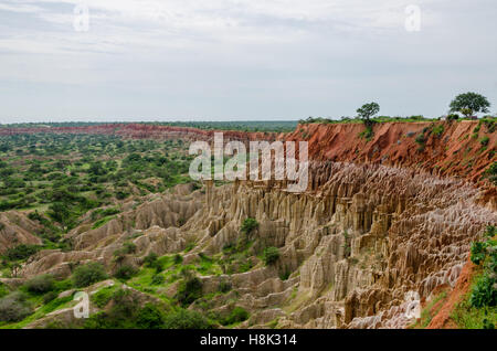 Naturphänomen Miradouro da Lua oder die Mondlandschaft in Angola. Wind und Regen Erosion hat dieser phantastischen Landschaft gebildet. Stockfoto