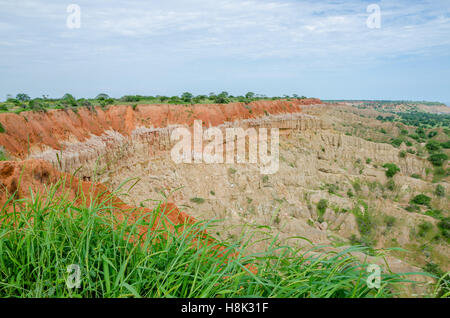 Naturphänomen Miradouro da Lua oder die Mondlandschaft in Angola. Wind und Regen Erosion hat dieser phantastischen Landschaft gebildet. Stockfoto