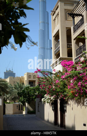 Die Innenstadt von Dubai mit Burj Khalifa im Hintergrund Stockfoto