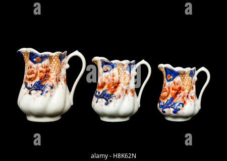 Antike Trio britische Hand bemalte Porzellan Milchkännchen Stockfoto