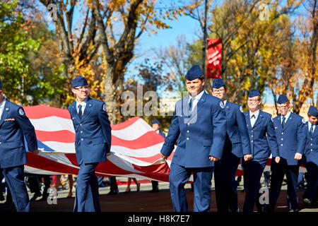 Prescott, AZ, USA - 10. November 2016: Prescott High School Luftwaffe ROTC bei der Veterans Day Parade in Prescott, USA. Stockfoto