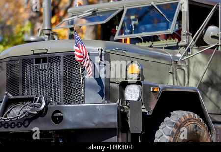 Prescott, AZ, USA - 10. November 2016: Vintage-Militär-LKW auf der Veterans Day Parade in Prescott, Arizona, USA. Stockfoto