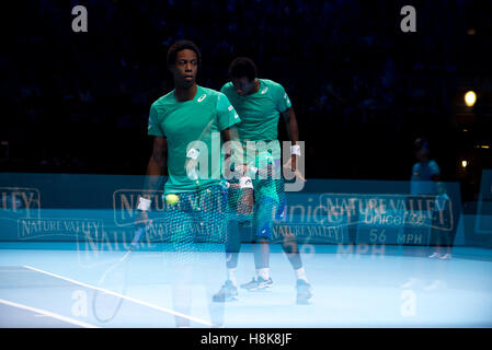 London, UK. 13. November 2016. ATP Finaltag 1: Gael Monfils (FRA) spielen die erste Mach der Round-Robin-ATP-Finals in der O2-Credit: Alberto Pezzali/Pacific Press/Alamy Live News Stockfoto