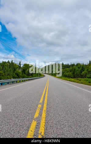 Trans-Canada-Highway entlang Lake Superior Stockfoto