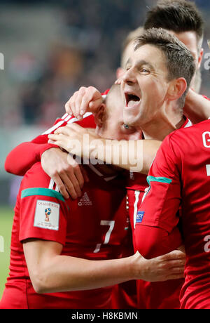 BUDAPEST, Ungarn - 13 NOVEMBER: Zoltan Gera (R) Ungarn feiert sein Tor mit Balazs Dzsudzsak #7 von Ungarn während des FIFA 2018 World Cup Qualifier-Spiels zwischen Ungarn und Andorra bei Groupama Arena am 13. November 2016 in Budapest, Ungarn. Stockfoto