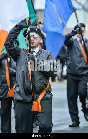 Belfast, Nordirland, Irland. 13 Nov, 2016. Die Republikaner halten eine Parade in der Erinnerung von Vol. Patricia Black, der 15. November 1991 starb. Credit: Stephen Barnes/Alamy leben Nachrichten Stockfoto