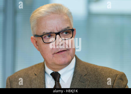 Berlin, Deutschland. 11. November 2016. Friedrich-Otto Ripke, bezeichnete Präsident des Zentralverbandes des der deutschen Geflügel Wirtschaft (ZDG), fotografiert in Berlin, Deutschland, 11. November 2016. Foto: SEBASTIAN GOLLNOW/Dpa/Alamy Live News Stockfoto