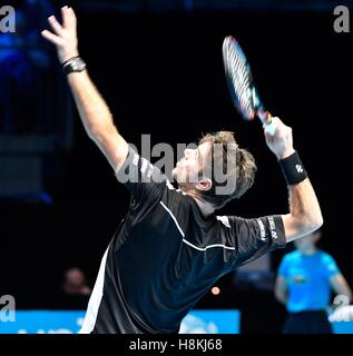 London, UK. 14. November 2016. Barclays ATP World Tour Finals 02 Arena London UK Stan Wawrinka SUI V Kei Nishikori JPN, das Match in geraden gewann, setzt Wawrinka in Aktion während des Spiels Foto: Leo Mason Bruchteil einer Sekunde/Alamy Live News Stockfoto