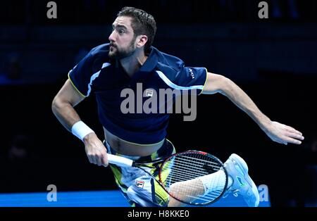 Barclays ATP World Tour Finals 02 Arena London, UK. 14. November 2016. Andy Murray GBR V Marin Cilic CRO Cilic in Aktion während des Spiels Foto: Leo Mason Bruchteil einer Sekunde Credit: Leo Mason/Alamy Live News Stockfoto