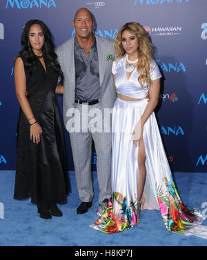 Hollywood, CA, USA. 14. November 2016. 14. November 2016 - Hollywood, Kalifornien. Simone Alexandra Johnson, Dwayne Johnson, Dinah Jane Hansen. AFI FEST 2016 vorgestellt von Audi - Premiere von Disneys '' Moana'' auf TCL Chinese Theater statt. Bildnachweis: Birdie Thompson/AdMedia Credit: Birdie Thompson/AdMedia/ZUMA Draht/Alamy Live-Nachrichten Stockfoto