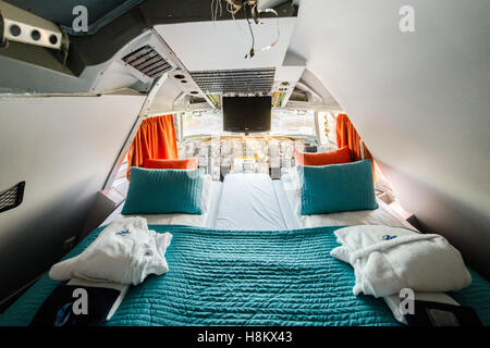 Stockholm Arlanda, Schweden - das Cockpit Zimmer auf das Jumbo Stay (Jumbohostel), ein Hostel, das ist eine umgebaute Boeing 747 Flugzeug. Stockfoto