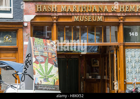 Amsterdam, Niederlande-Hash Marihuana und Hanf-Museum befindet sich in der Red Light District. Stockfoto