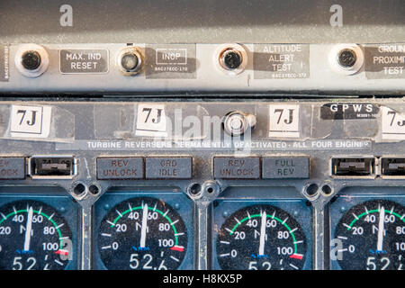 Stockholm Arlanda, Schweden - die alte Steuerelemente innerhalb des Cockpit-Raumes an das Jumbo Stay (Jumbohostel), eine Herberge, die eine Conver ist Stockfoto