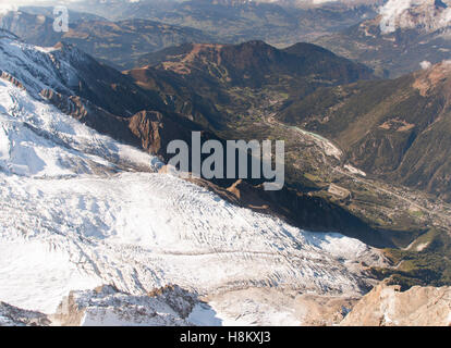 Bossons-Gletscher und der Arve-Tal aus der Aiguille du Midi Chamonix-Mont-Blanc, Frankreich Stockfoto