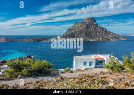 Telendos Insel gesehen über dem Wasser von Massouri, Kalymnos, Griechenland Stockfoto