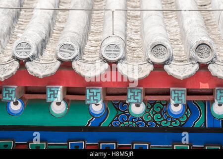 Peking China - Detail des verzierten Daches und Architektur des Palastmuseums befindet sich in der verbotenen Stadt. Stockfoto