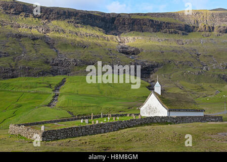 Die alte Kirche in Saksun auf der Insel Streymoy, Färöer-Inseln, Dänemark Stockfoto