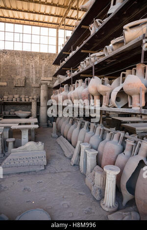 Archäologische Funde in Pompeji, die antike römische Stadt während einer katastrophalen Ausbruch des Vulkans Vesuv zerstört. Stockfoto