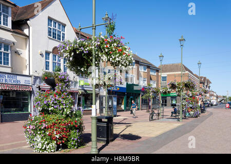 Pedestrianised Hautpstraße, Horley, Surrey, England, Vereinigtes Königreich Stockfoto