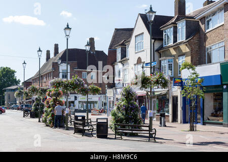 Pedestrianised Hautpstraße, Horley, Surrey, England, Vereinigtes Königreich Stockfoto