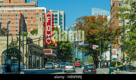 Fox Theater Atlanta Peachtree Street und Ponce de Leon Avenue in Midtown Atlanta, Georgia, USA. Stockfoto