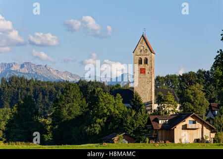 Kirche von St. Maurice in Stein Im Allgäu, Bergkette hinter Immenstadt Im Allgäu, Schwaben, Bayern, Deutschland Stockfoto