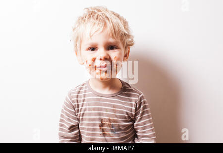 Junge kann Schokolade Stockfoto