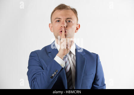 Geschäftsmann mit Finger über die Lippen Stockfoto