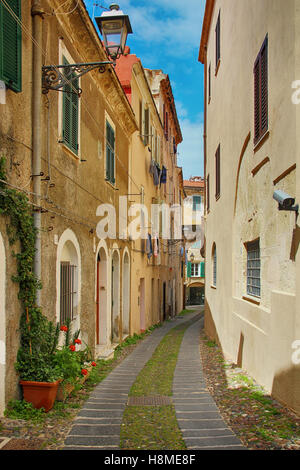 Schöne Gasse in der Altstadt von Alghero, Sardinien, Italien Stockfoto