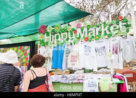 Hippie Markt Punta Arabi Es Canar auf dem letzten Markt für die Saison im Oktober. Stockfoto