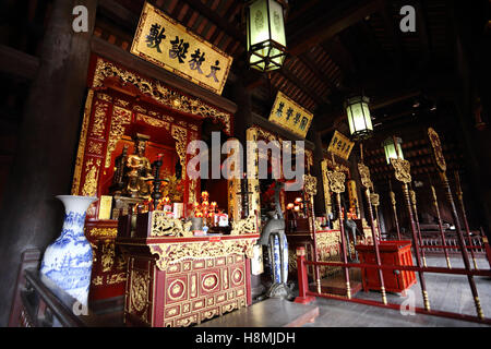 Altar der Könige, Mitwirkenden von Van Mieu - Tempel des Konfuzius, genannt im Volksmund Tempel der Literatur in Hanoi. Stockfoto