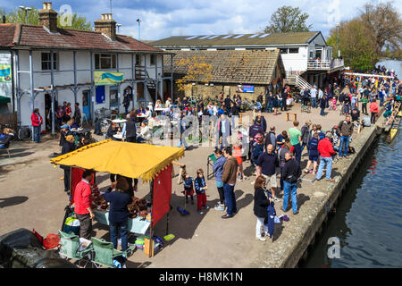 Rudern bei Lea Ruderverein, Fluss Lea, Obere Clapton, London, April 2012 Stockfoto