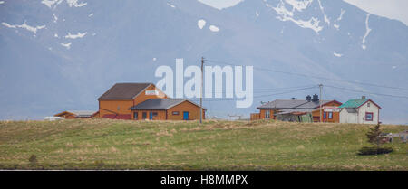 Stave Camping & Hot Pools. Die Moorgebiete rund um das Dorf Stave. Bleik, Andenes, Lofoten Inseln, Norwegen. Stockfoto